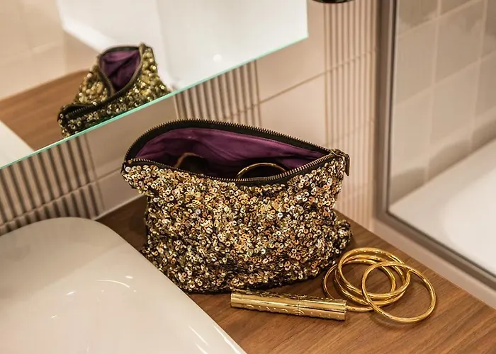 Отель The Ostendian